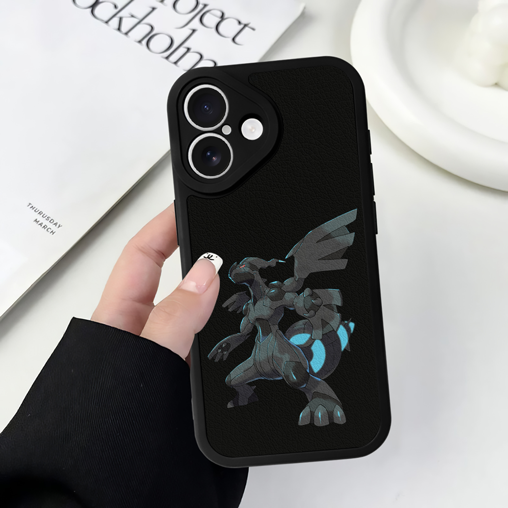 （画像用） ポケットモンスター Pokémon 【iPhone 16シリーズ対応】シリコンスマホケース（レザー調） 材質：シリコン
